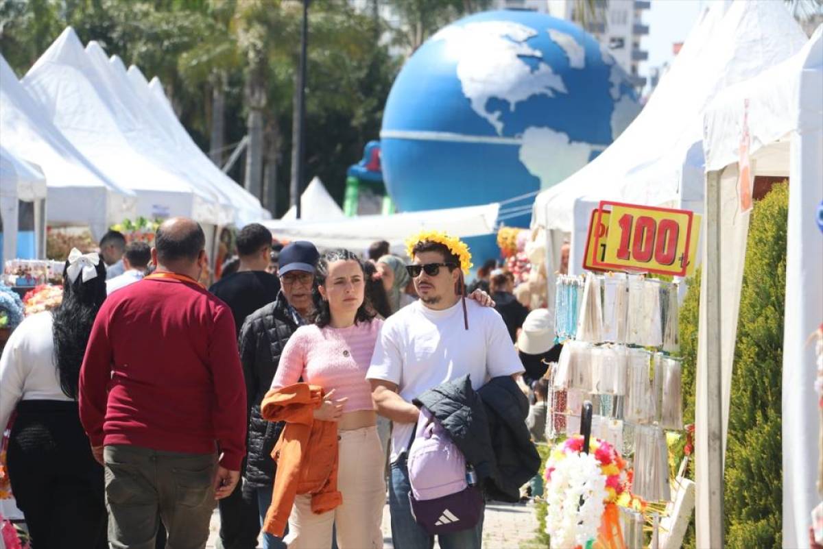 Adana'da 14. Uluslararası Portakal &Ccedil;i&ccedil;eği Karnavalı başladı