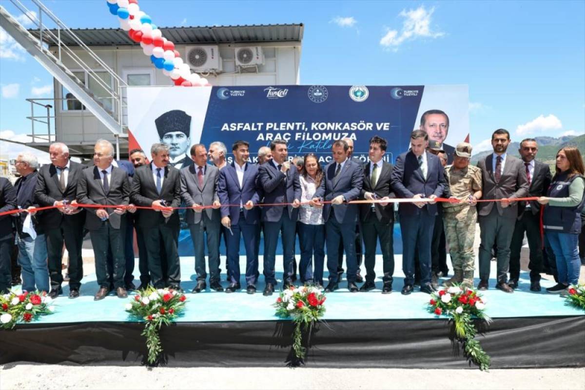 Tunceli'de k&ouml;y yollarını sıcak asfaltla buluşturacak yatırım hizmete sunuldu