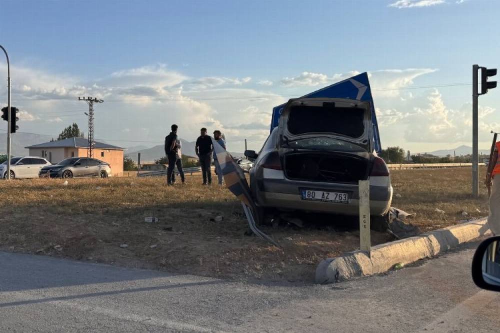 Afşin'de trafik kazası: 3 yaralı