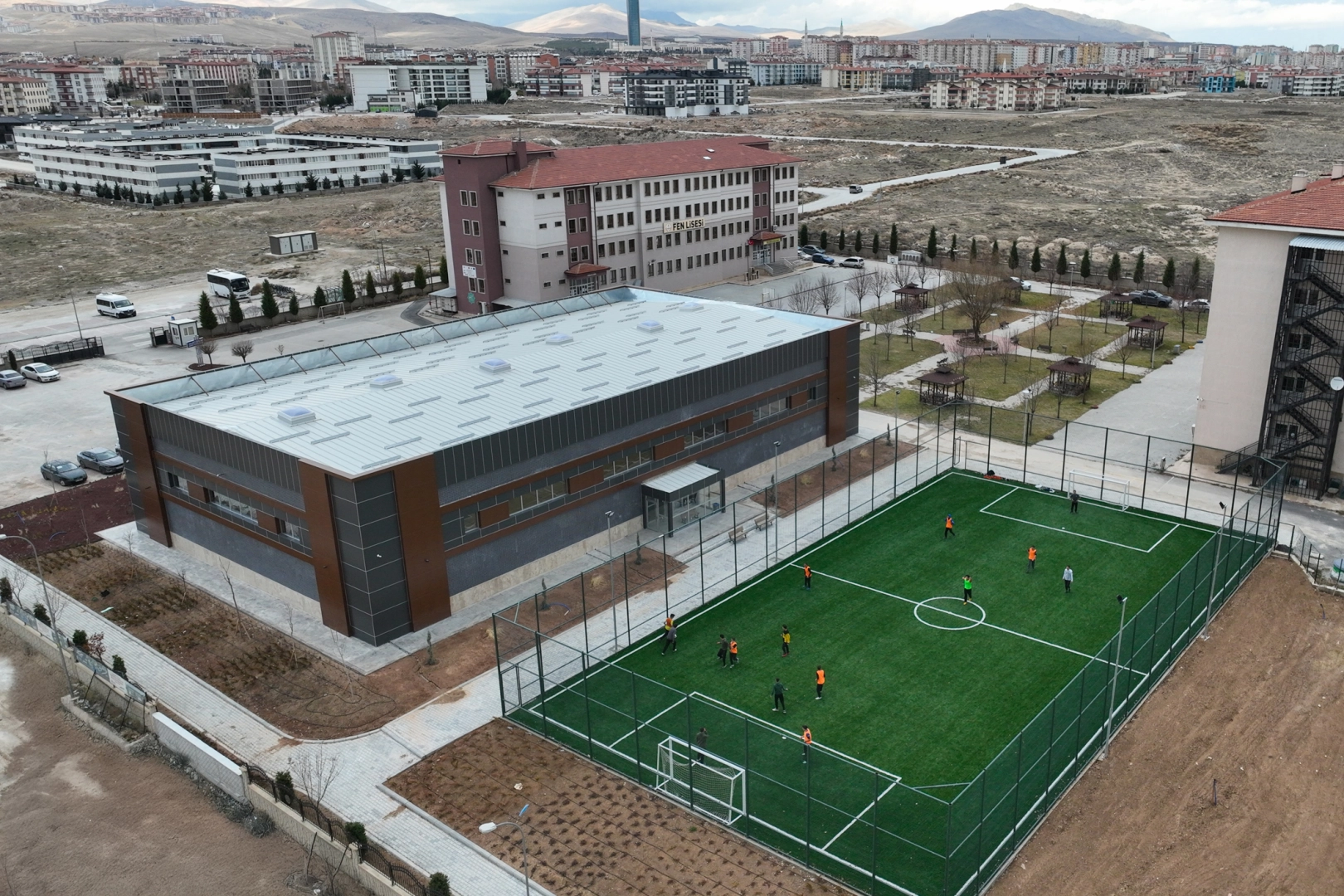 Konya Sel&ccedil;uklu Fen Lisesi&rsquo;ne modern spor tesisi kazandırıldı