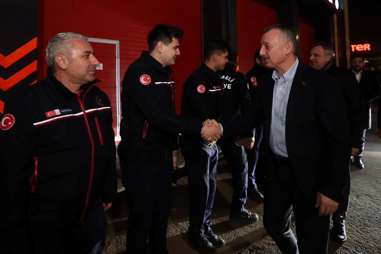 Kocaeli'de Başkan B&uuml;y&uuml;kakın itfaiye teşkilatının yeni yılını kutladı