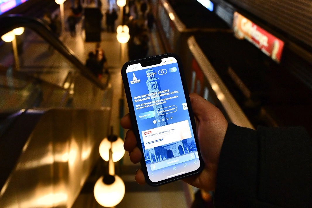 İzmir Metrosu&rsquo;nda kesintisiz iletişim d&ouml;nemi başlıyor