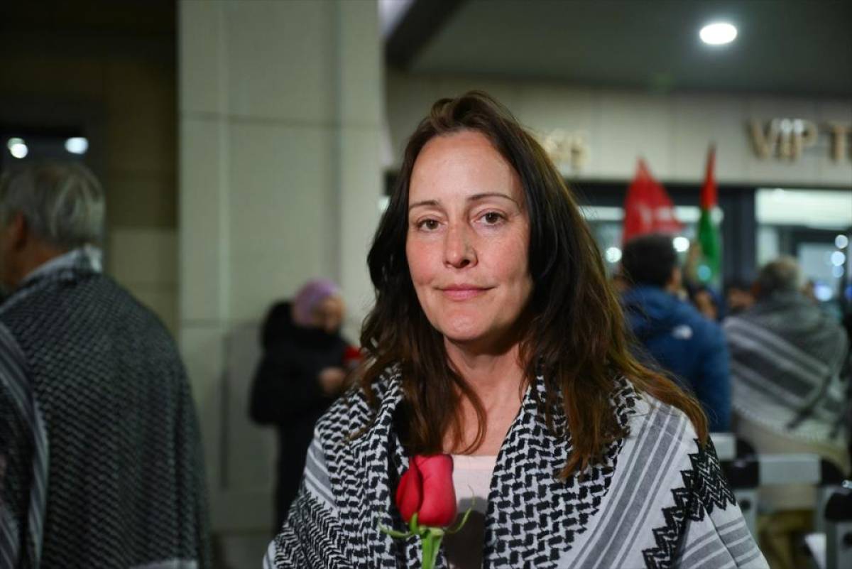 İsrail'in alıkoyduğu K&uuml;resel Sumud Filosu aktivistlerinden Davidson: "Bize hayvanmışız gibi davrandılar"