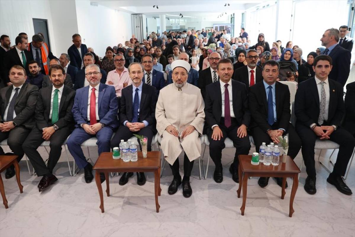 Diyanet İşleri Başkanı Arpaguş, Paris'te Valenton Yunus Emre Camisi ve K&uuml;lt&uuml;r Merkezi'nin a&ccedil;ılışına katıldı: