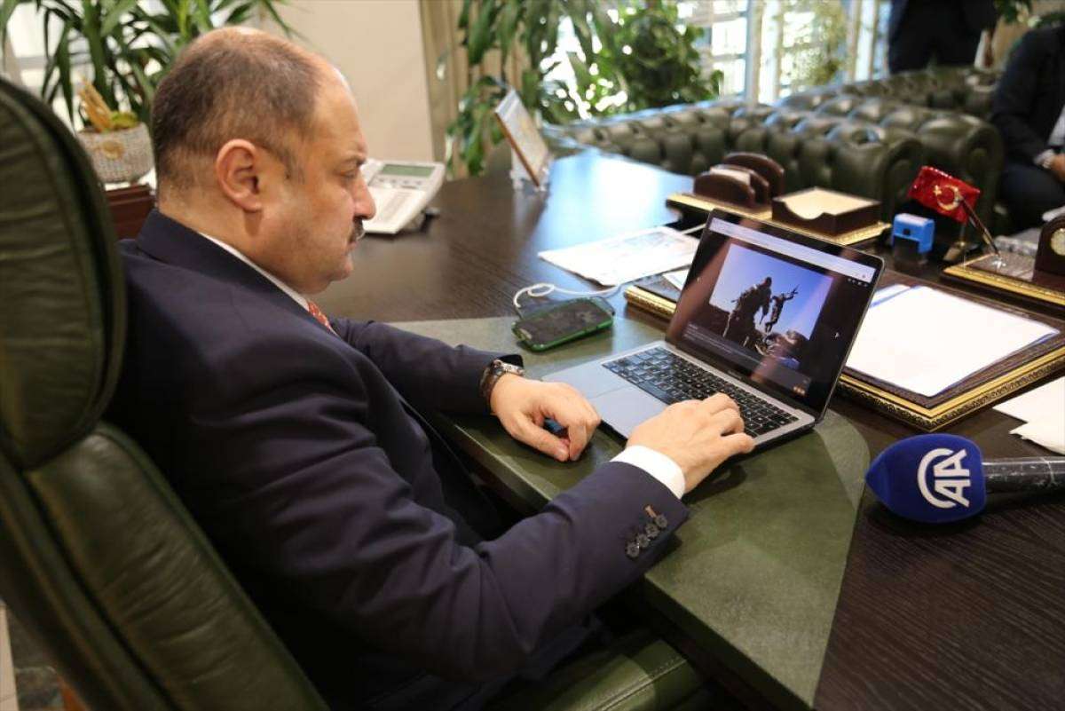 Şanlıurfa B&uuml;y&uuml;kşehir Belediye Başkanı G&uuml;lpınar, AA'nın "Yılın Kareleri" oylamasına katıldı