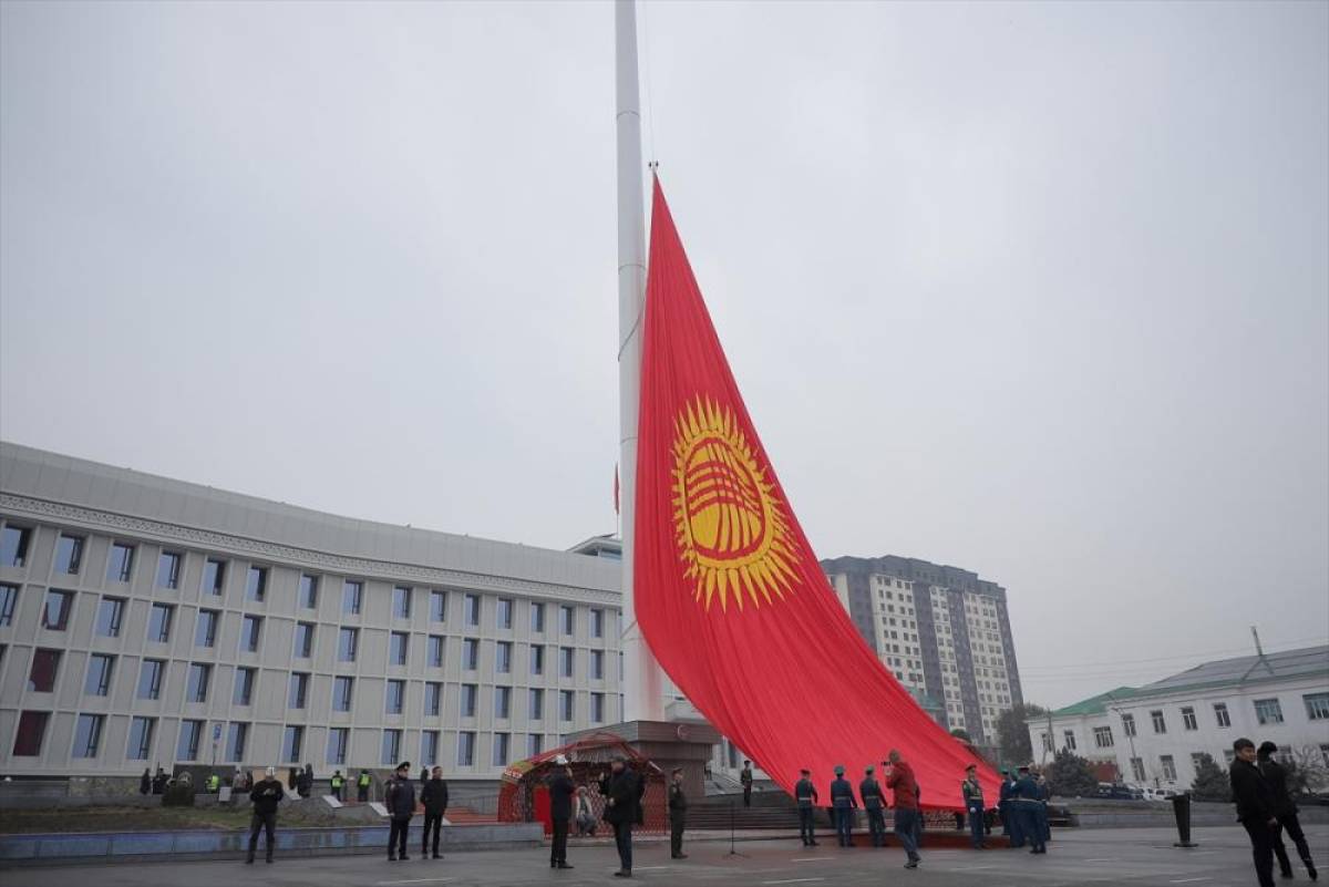 Kırgızistan'ın ikinci b&uuml;y&uuml;k şehri Oş'ta "3 Mart Devlet Bayrak G&uuml;n&uuml;" kutlandı