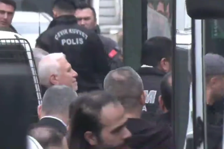 Bursa'da Mustafa Bozbey ve 57 ş&uuml;pheli adliyede