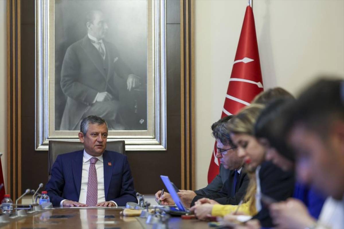 CHP Grup Başkanı &Ouml;zel, TBMM'de gazetecilerle bir araya geldi: