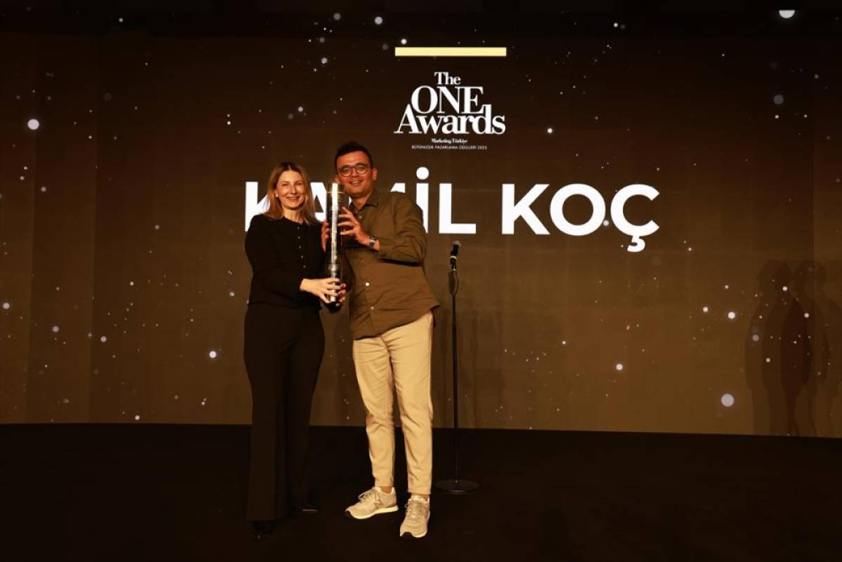 Kamil Ko&ccedil; "Yılın İtibarlısı" &ouml;d&uuml;l&uuml;n&uuml; kazandı