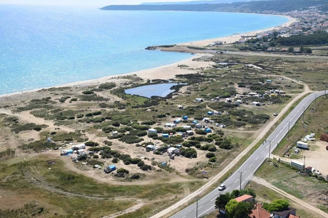 Saros&rsquo;un incisi Mecidiye sahili yıkım tehdidi altında... Vatandaş hukuk m&uuml;cadelesi başlattı