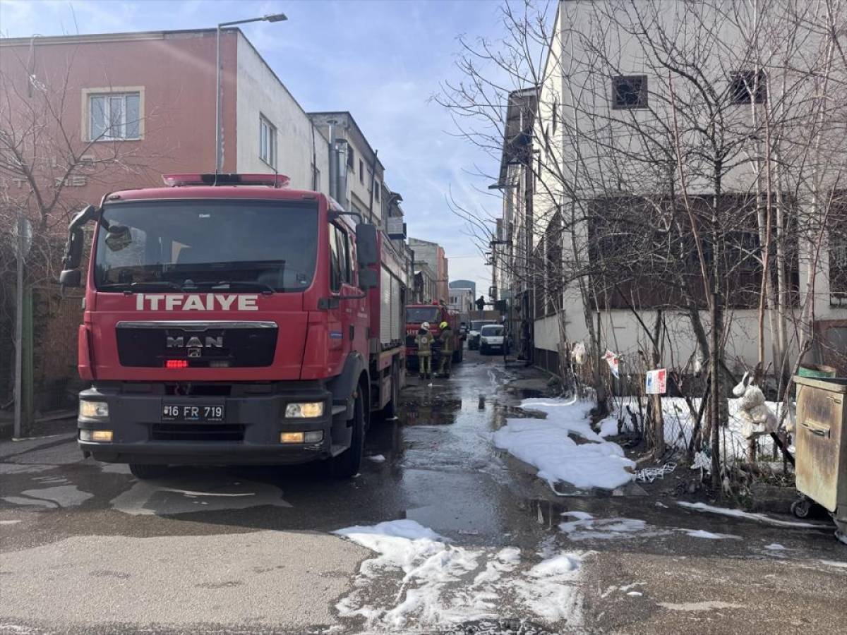 Bursa'da dekoratif yapı malzemeleri &uuml;retilen işletmedeki yangın s&ouml;nd&uuml;r&uuml;ld&uuml;