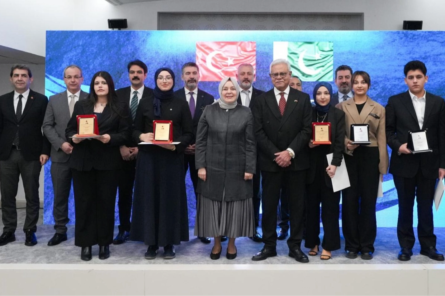 'Cinnah Gen&ccedil; Yazarlar' &ouml;d&uuml;llendirildi