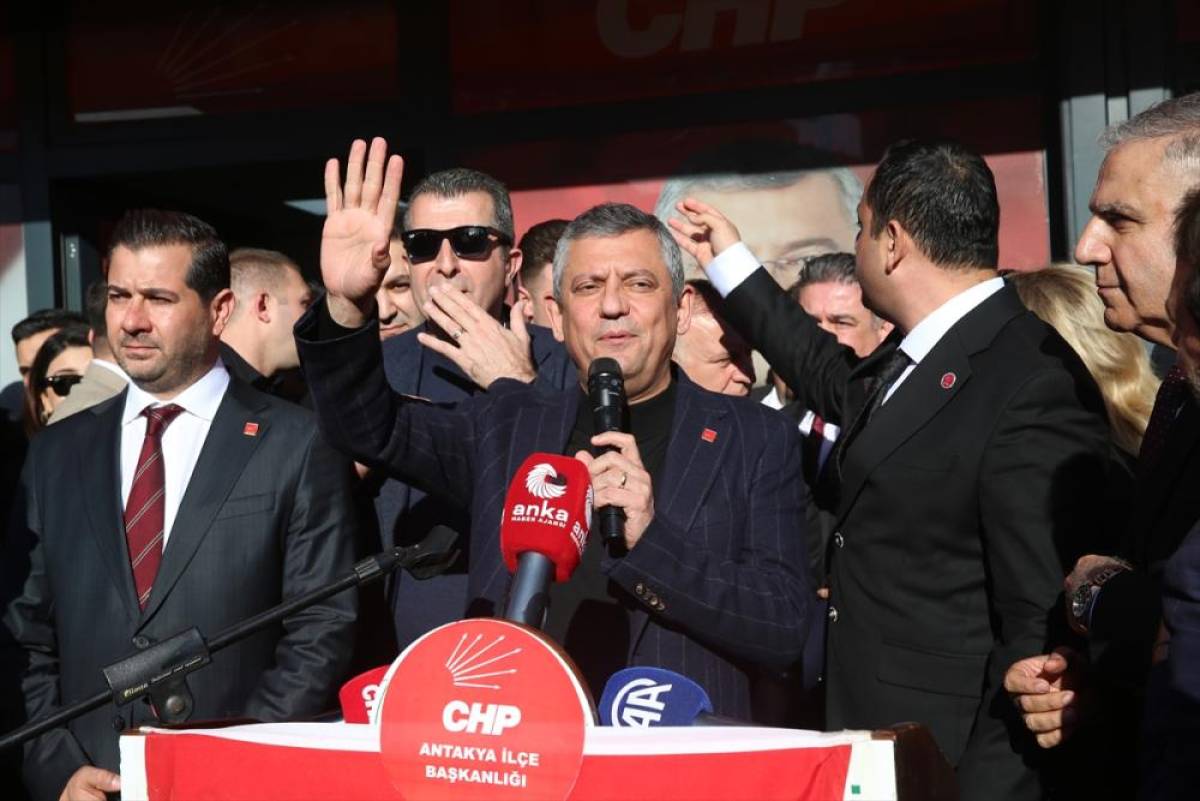 CHP Genel Başkanı &Ouml;zel, partisinin Antakya İl&ccedil;e Başkanlığını ziyaretinde konuştu: