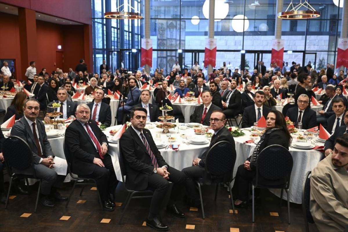 YTB, Berlin&rsquo;de "Kardeşlik İftarı" d&uuml;zenledi