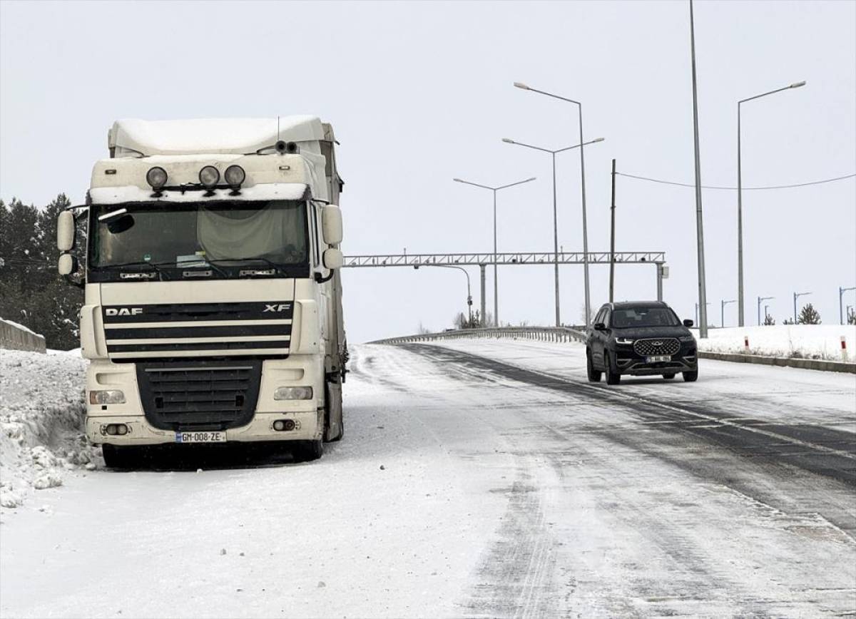 Erzurum, Kars ve Ardahan'da kar etkili oluyor