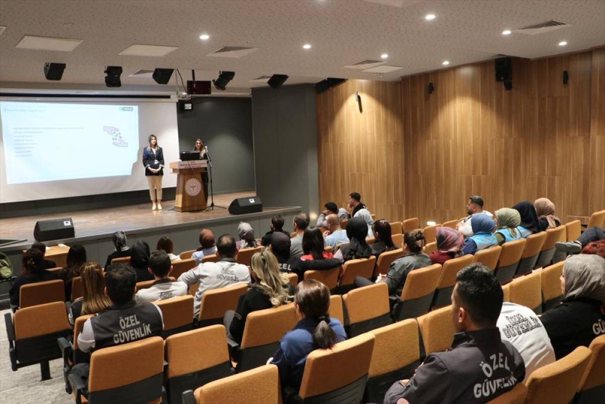 Kilis'te Yeşilay ekipleri 5 bin kişiye bağımlılıkla m&uuml;cadele y&ouml;ntemlerini anlattı