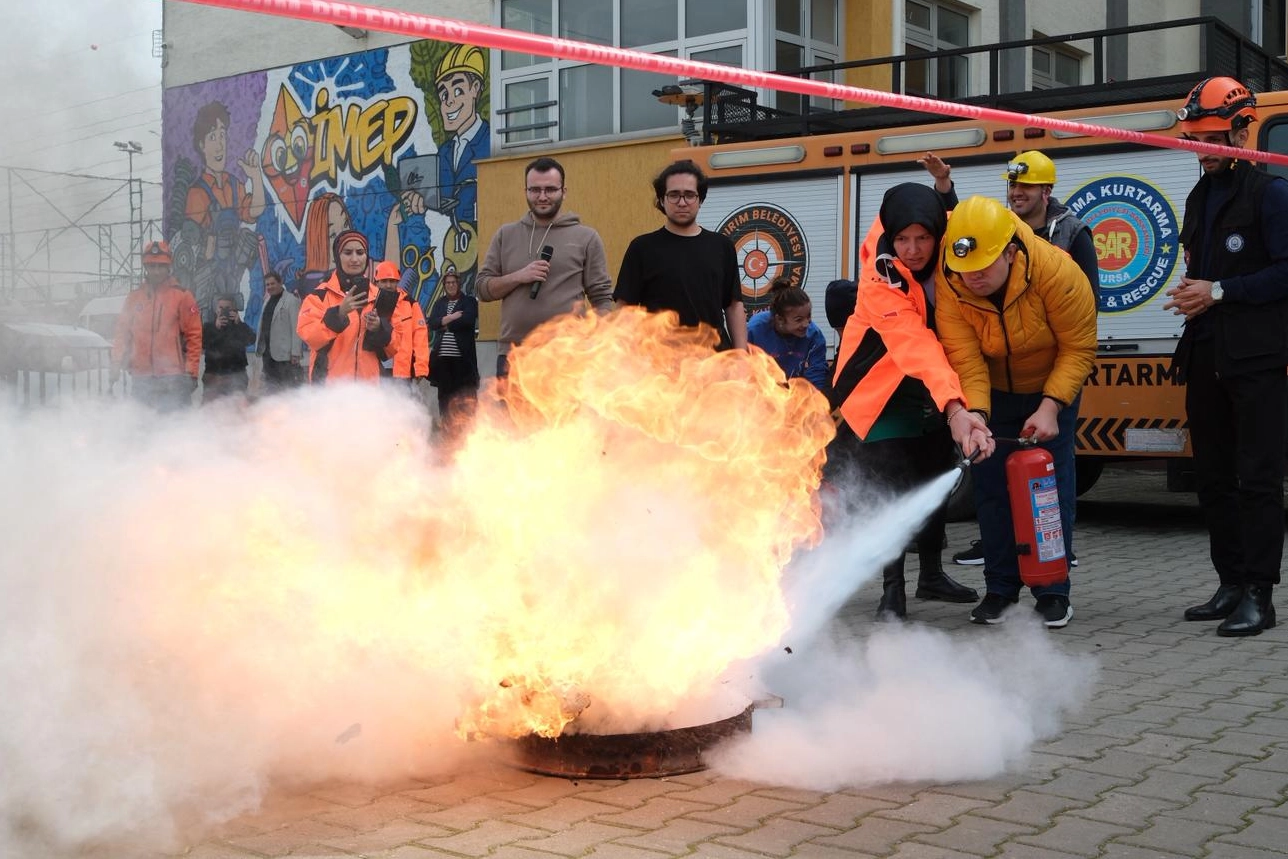 Bursa Yıldırım'da nefes kesen tatbikat