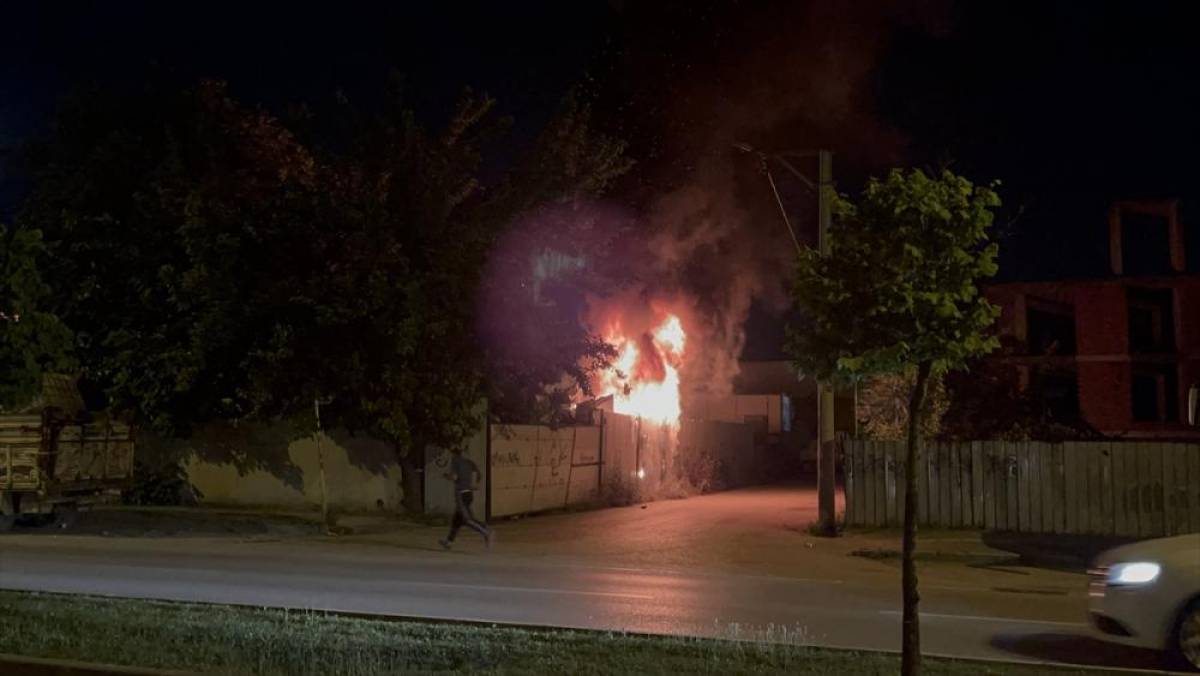 Bursa&rsquo;da geri d&ouml;n&uuml;ş&uuml;m tesisinde &ccedil;ıkan yangın s&ouml;nd&uuml;r&uuml;ld&uuml;
