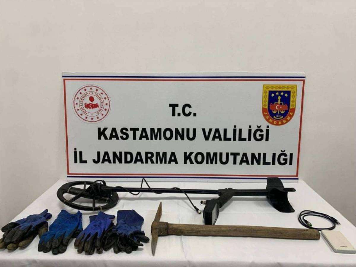 Kastamonu'da ka&ccedil;ak kazı yapan 2 kişi su&ccedil;&uuml;st&uuml; yakalandı