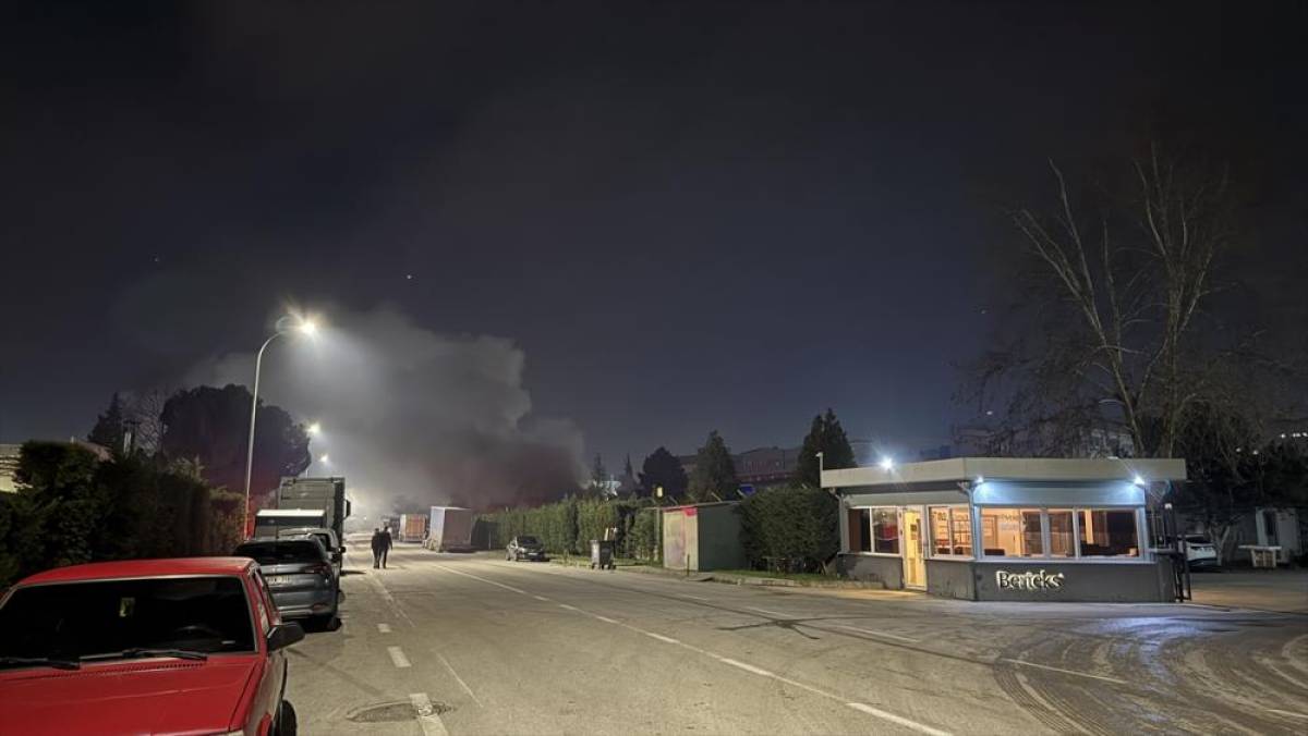 Bursa'da tekstil fabrikasının depo b&ouml;l&uuml;m&uuml;nde &ccedil;ıkan yangın s&ouml;nd&uuml;r&uuml;ld&uuml;