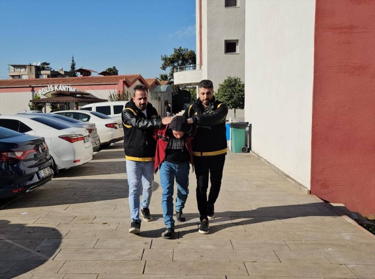 Adana'da tartıştığı karısını bı&ccedil;aklayarak &ouml;ld&uuml;ren kişi tutuklandı
