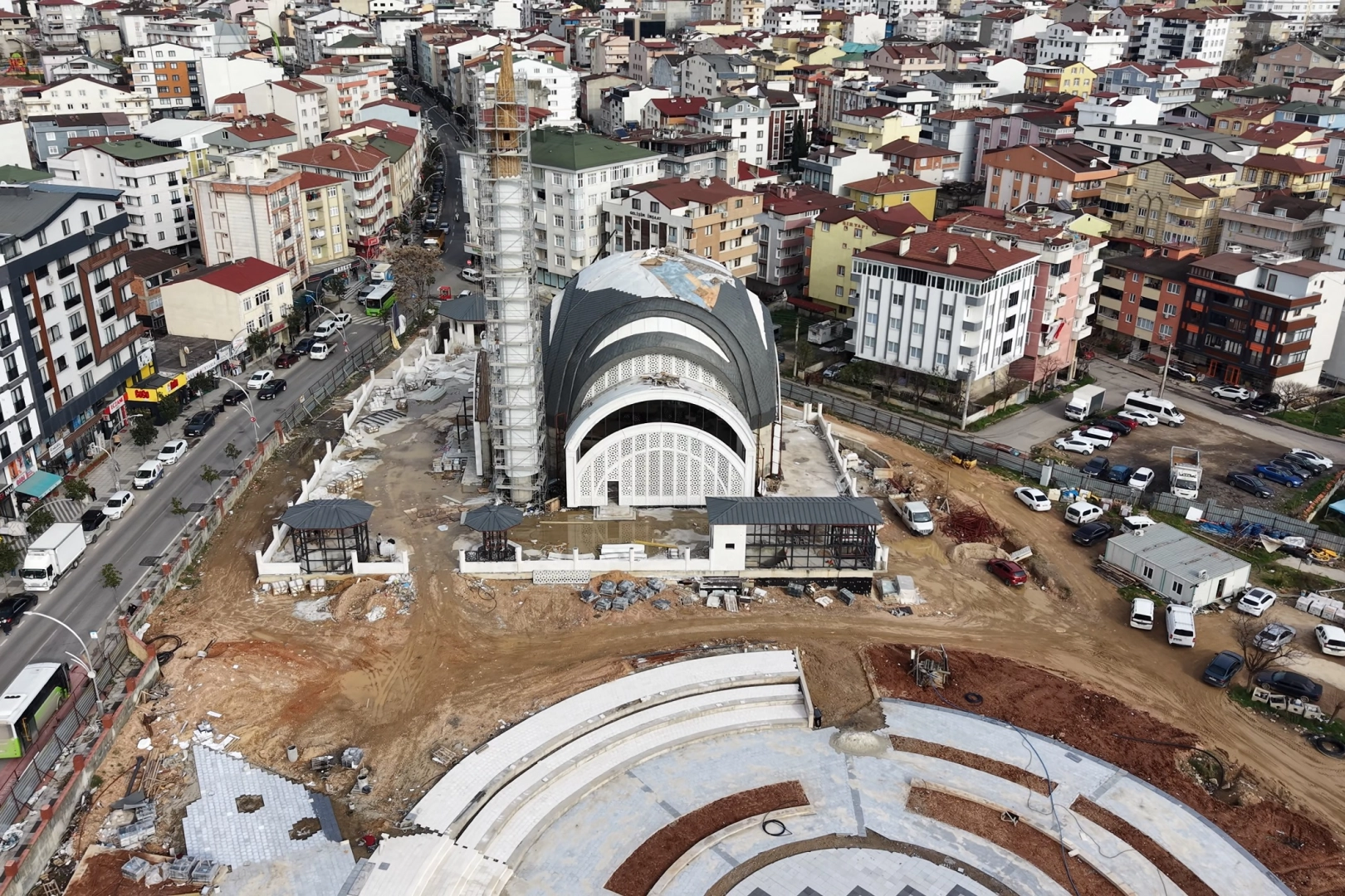 Kocaeli &Ccedil;ayırova'da Kent Meydanı&rsquo;nda &ccedil;alışmalar s&uuml;r&uuml;yor