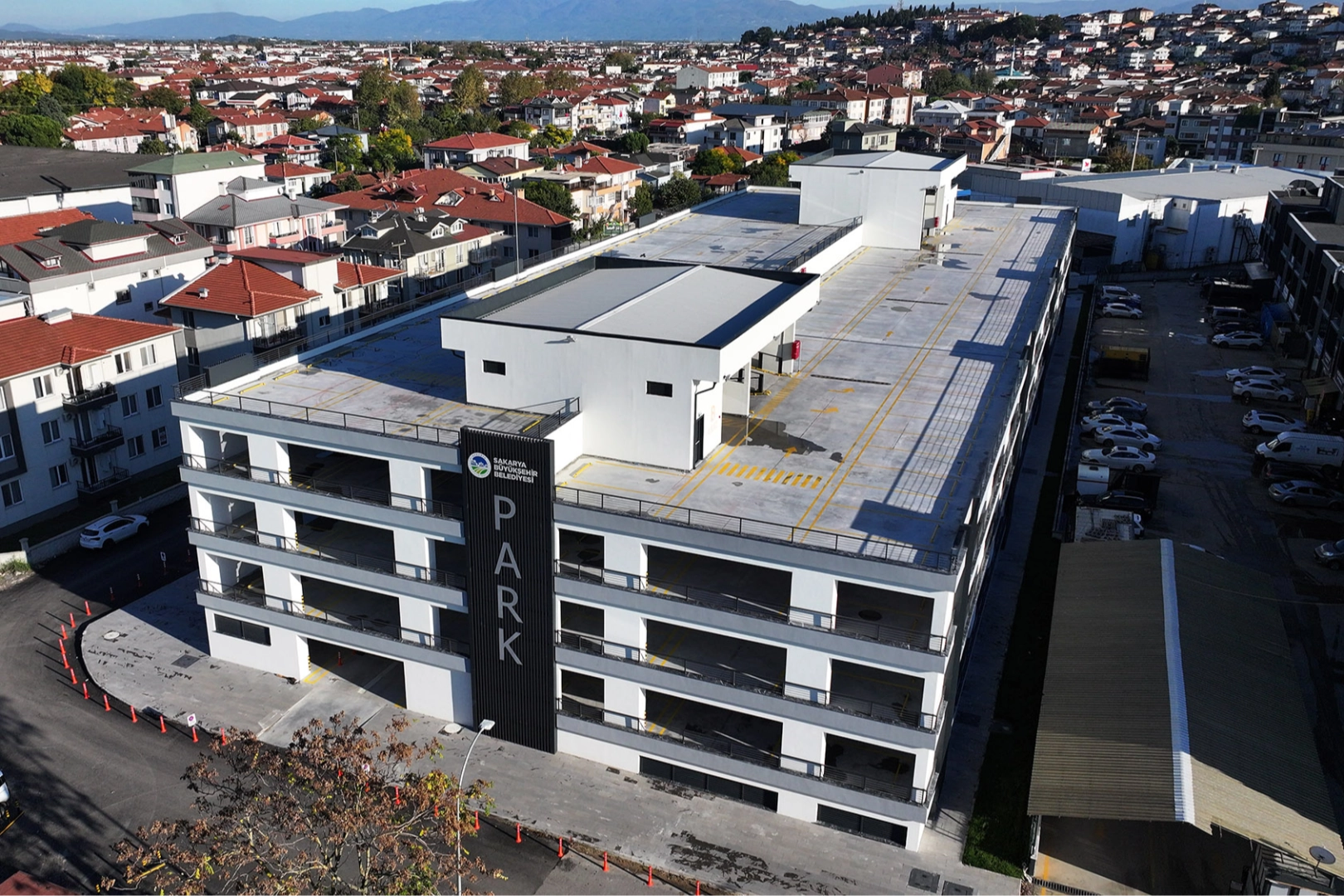 Sakarya Hastaneler Kamp&uuml;s&uuml;&rsquo;ndeki kronik soruna 'katlı otopark' &ccedil;&ouml;z&uuml;m&uuml;