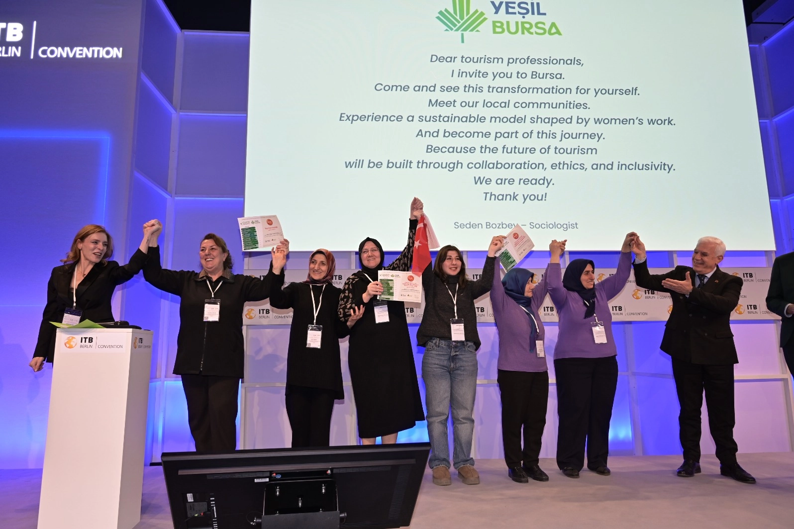 Bursalı kadınlar d&uuml;nya sahnesinde... Bursa, d&uuml;nyaya tanıtıldı