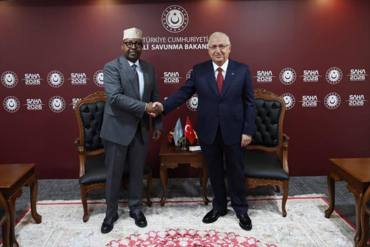 Milli Savunma Bakanı G&uuml;ler, Somali Savunma Bakanı Fiqi ile g&ouml;r&uuml;şt&uuml;