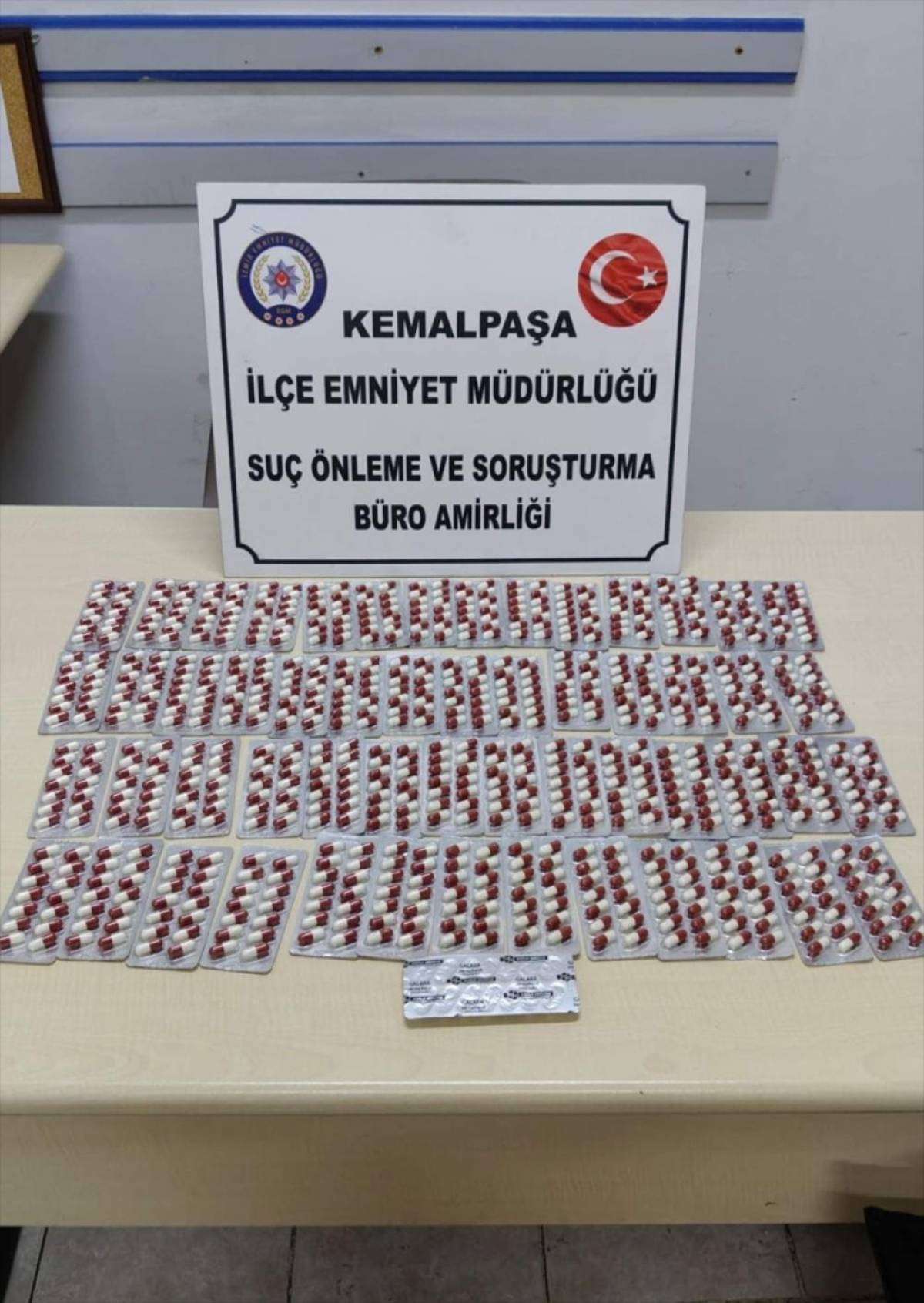 İzmir'de uyuşturucu operasyonunda yakalanan ş&uuml;pheli tutuklandı