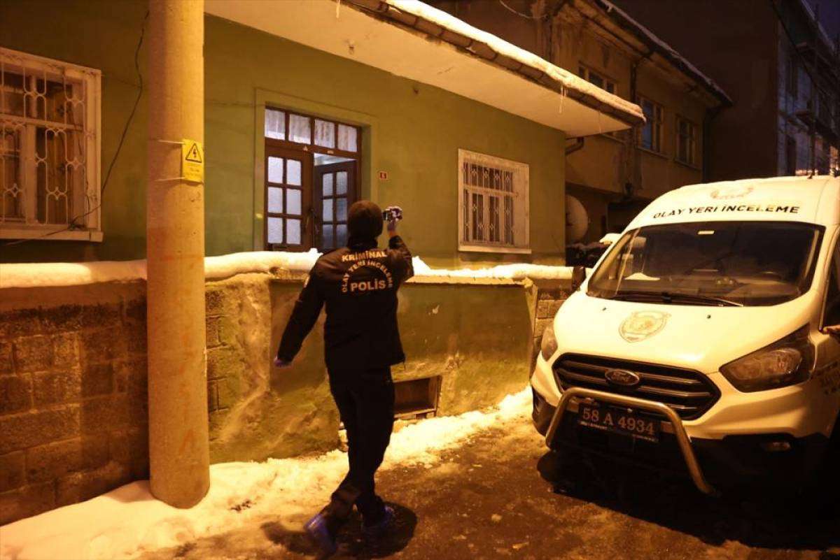 Sivas'ta sobadan sızan gazdan zehirlenen kişi &ouml;ld&uuml;, kardeşi tedavi altına alındı