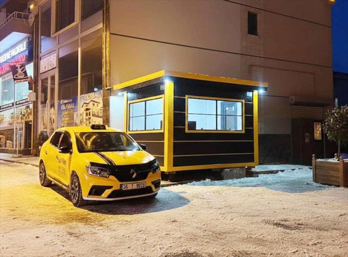 Karmod, Kars'ta &uuml;&ccedil; ayrı nokta i&ccedil;in taksi durağı kabinleri &uuml;retti