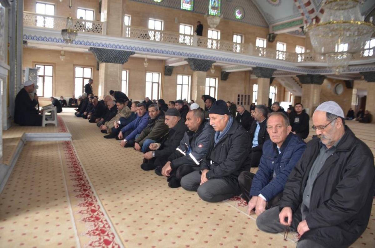 Kahramanmaraş merkezli depremlerde yaşamını yitirenler i&ccedil;in Bulanık'ta mevlit okutuldu