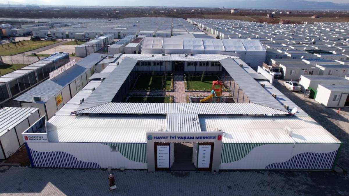 Hayat Holding "Hayat İyi Yaşam Merkezi"yle depremzedelere desteğini s&uuml;rd&uuml;r&uuml;yor