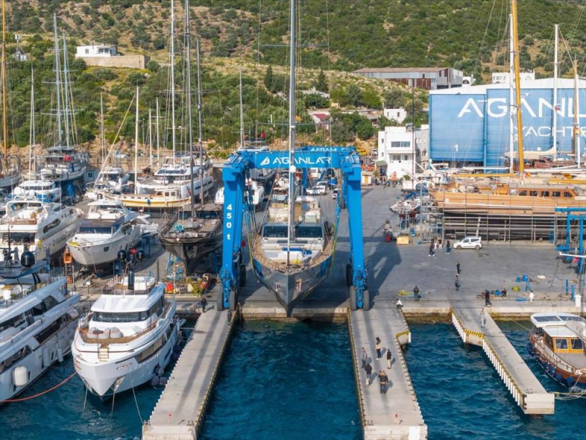 BOA Yachts s&uuml;peryatı BOA KINGDOM'u sularla buluşturdu