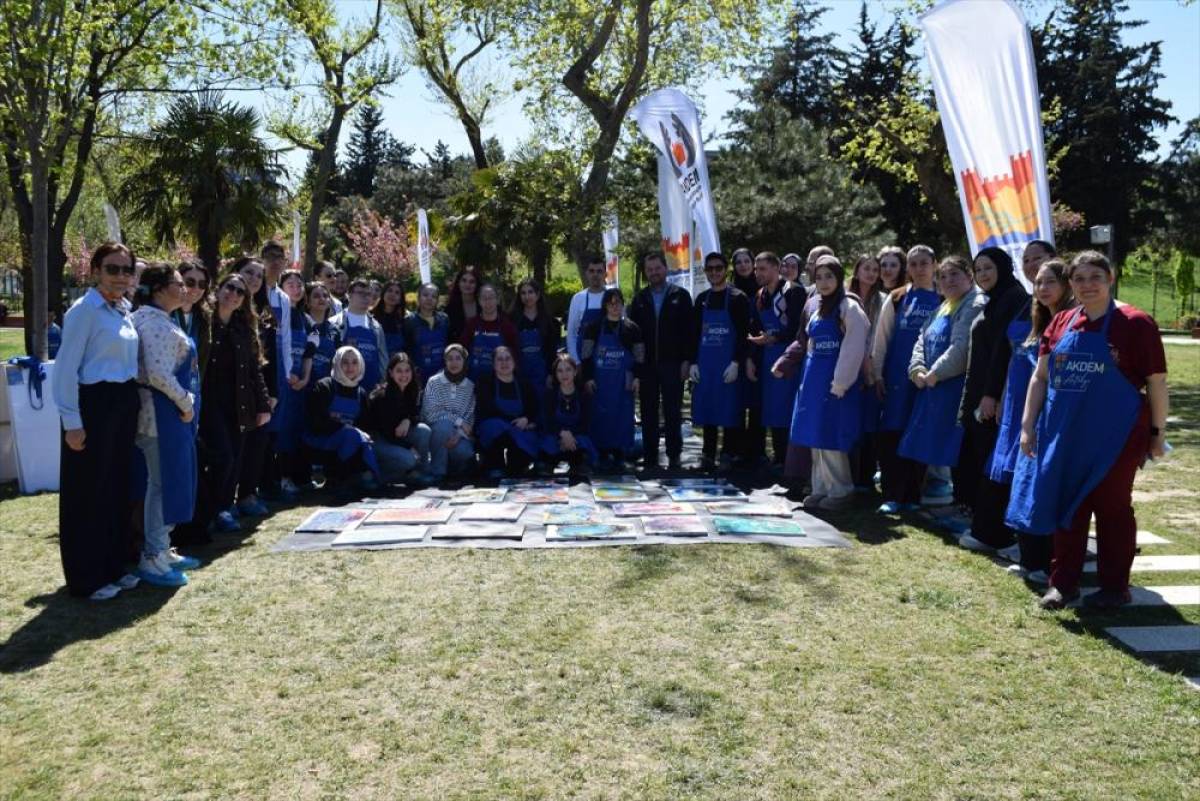 Engelli bireylerle &uuml;niversite &ouml;ğrencileri sanat ve terapi at&ouml;lyesinde buluştu