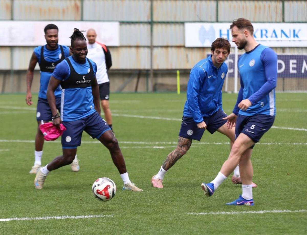 &Ccedil;aykur Rizesporlu Sowe, Ey&uuml;pspor ma&ccedil;ı &ouml;ncesi değerlendirmede bulundu: