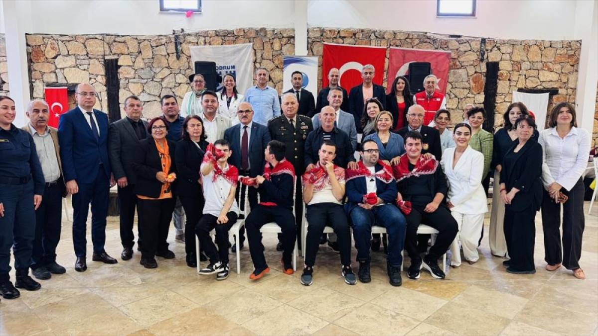 Bodrum'da engelli bireyler i&ccedil;in asker eğlencesi d&uuml;zenlendi