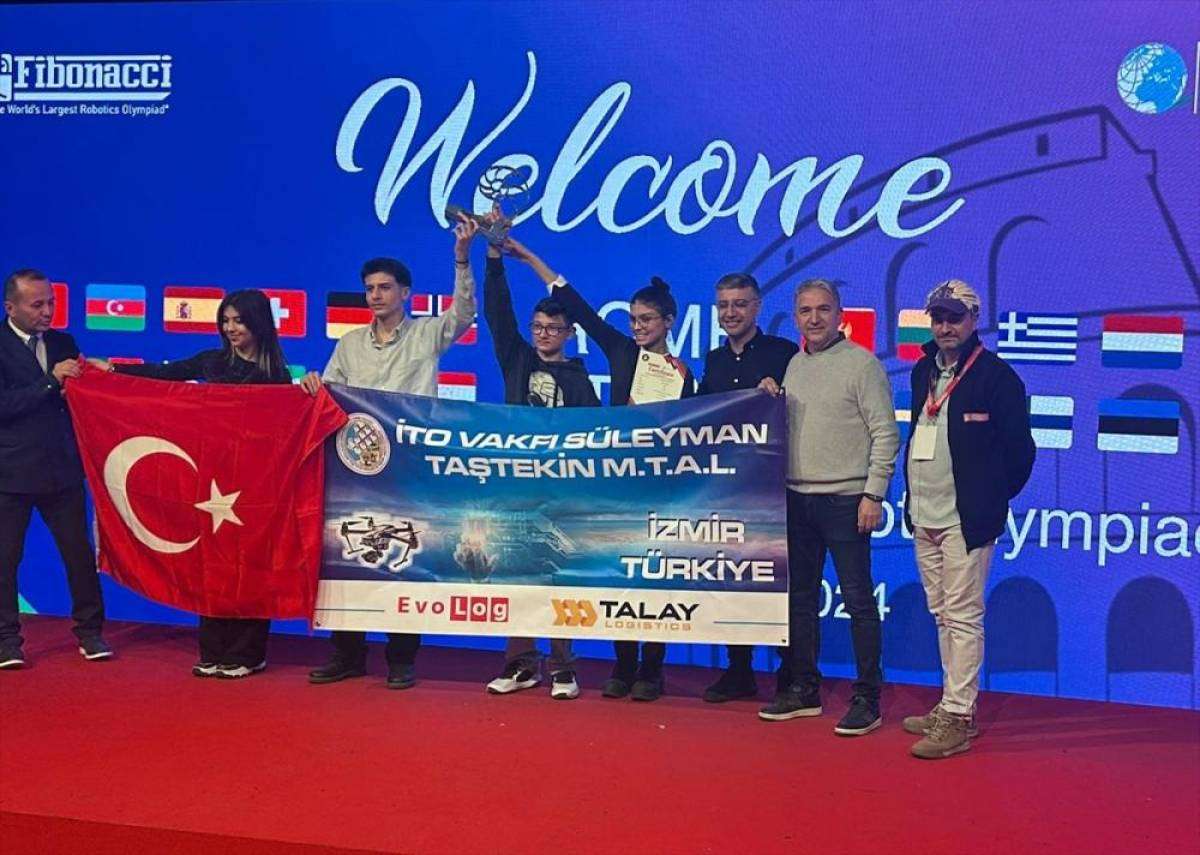İzmir'deki iki meslek lisesinin &ouml;ğrencileri İtalya'da d&uuml;zenlenen yarışmadan şampiyonlukla d&ouml;nd&uuml;