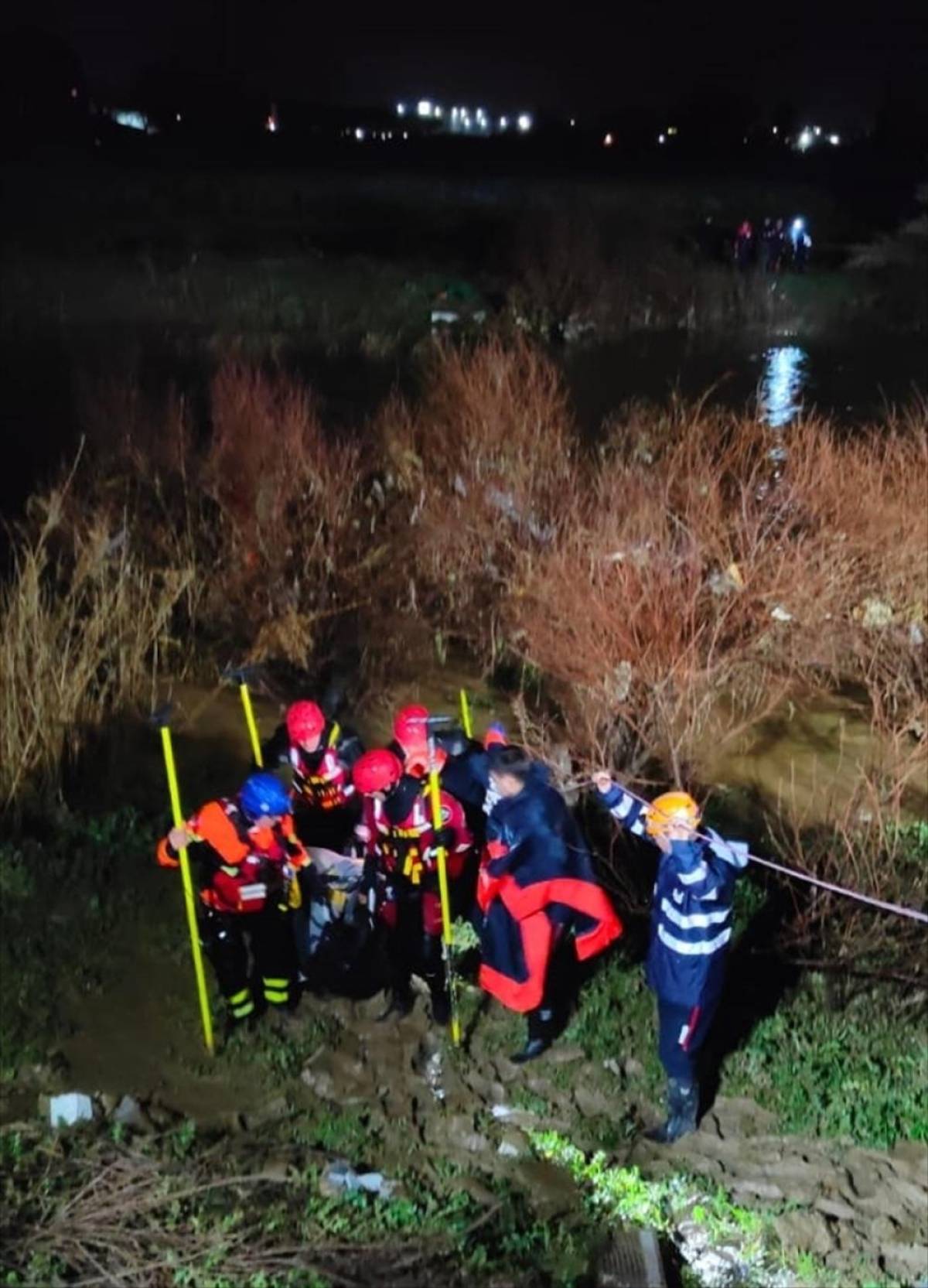 İzmir'de derede kaybolan 8 yaşındaki kız &ccedil;ocuğu &ouml;l&uuml; bulundu
