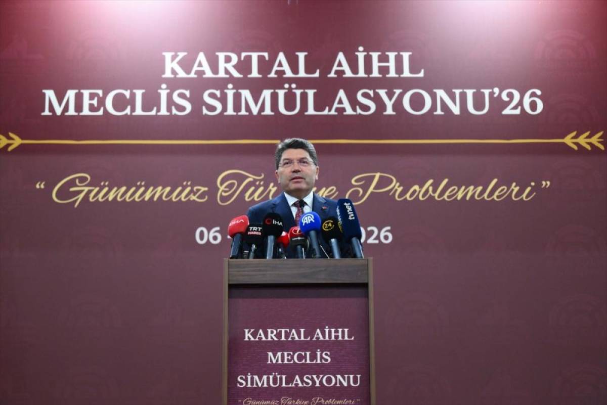 Adalet Bakanı Tun&ccedil;, Kartal AİHL Meclis Sim&uuml;lasyonu programında konuştu:
