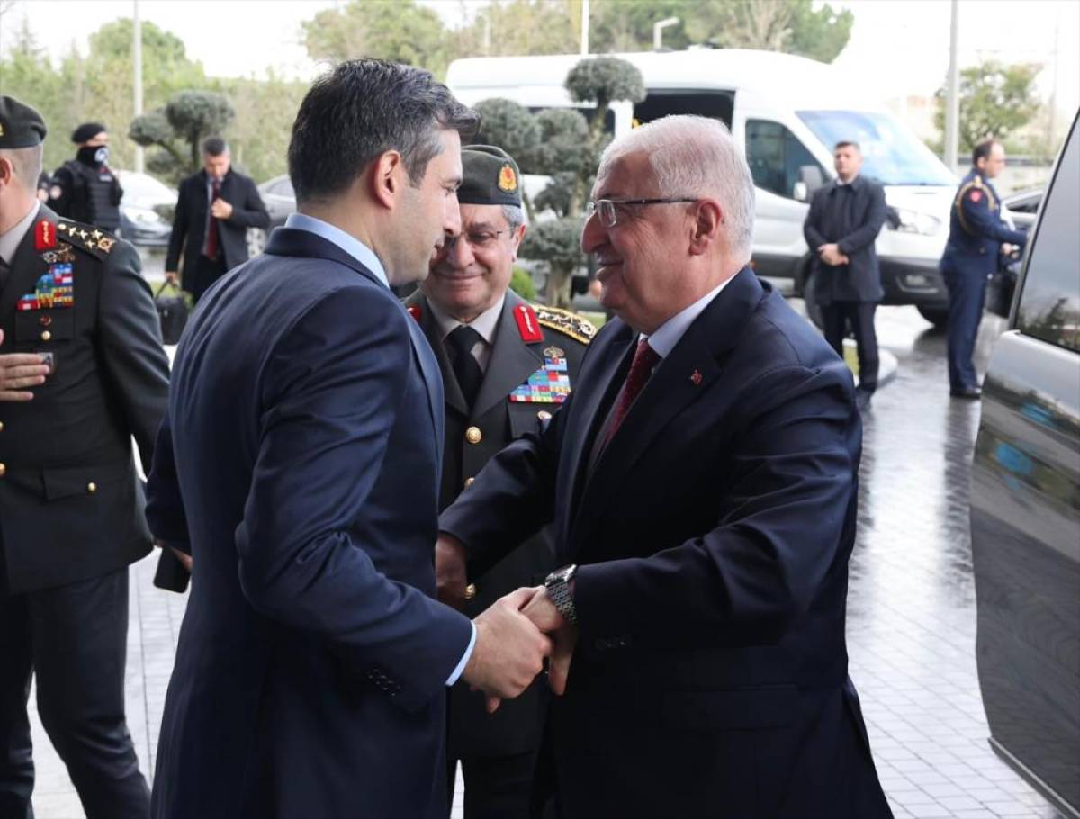 Milli Savunma Bakanı G&uuml;ler, &Ouml;zdemir Bayraktar anısına hazırlanan belgeselin g&ouml;sterimine katıldı