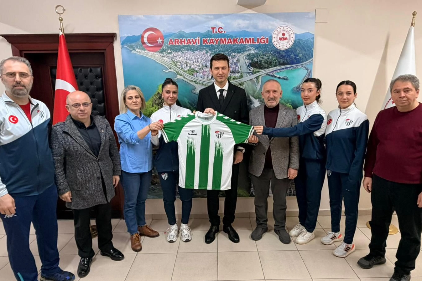 Artvinspor Kadın Voleybol Takımı&rsquo;ndan Arhavi Kaymakamı &Ccedil;imşir'e ziyaret