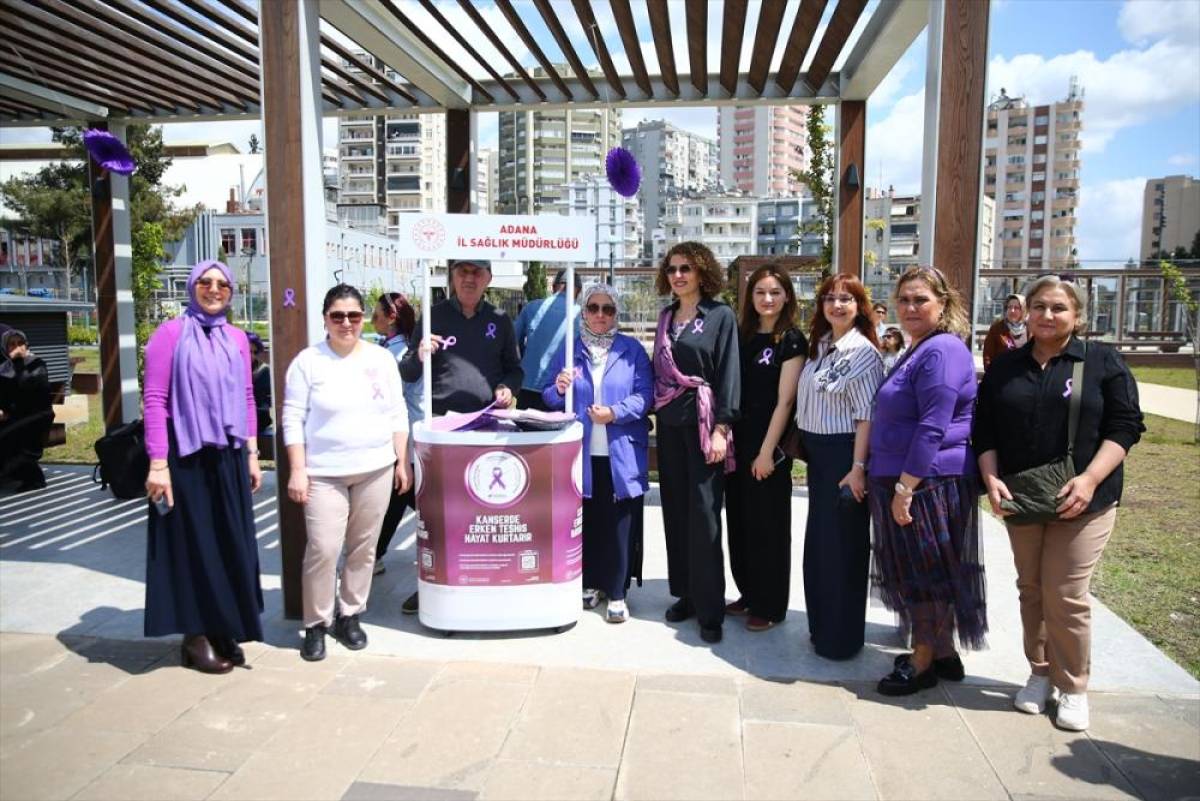 Adana'da kanser farkındalığı i&ccedil;in g&ouml;ky&uuml;z&uuml;ne mor balonlar bırakıldı