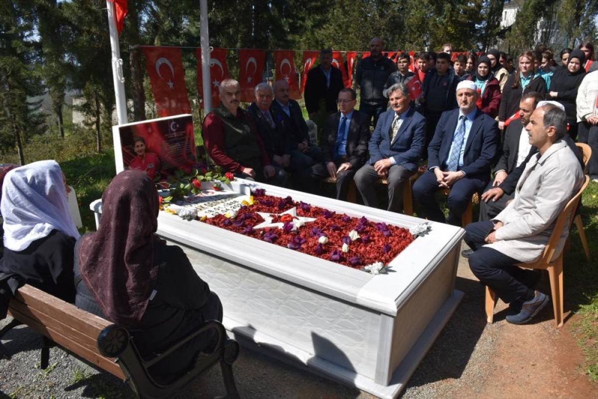 Şehit Hava Pilot Y&uuml;zbaşı Burak Gen&ccedil;celep, memleketi Trabzon'da anıldı