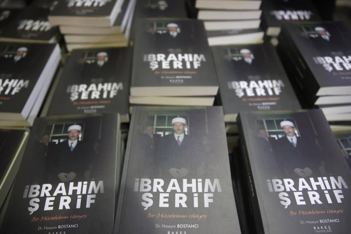 Batı Trakya'da, Gümülcine Seçilmiş Müftüsü Şerif'in hayatını konu alan kitap tanıtıldı