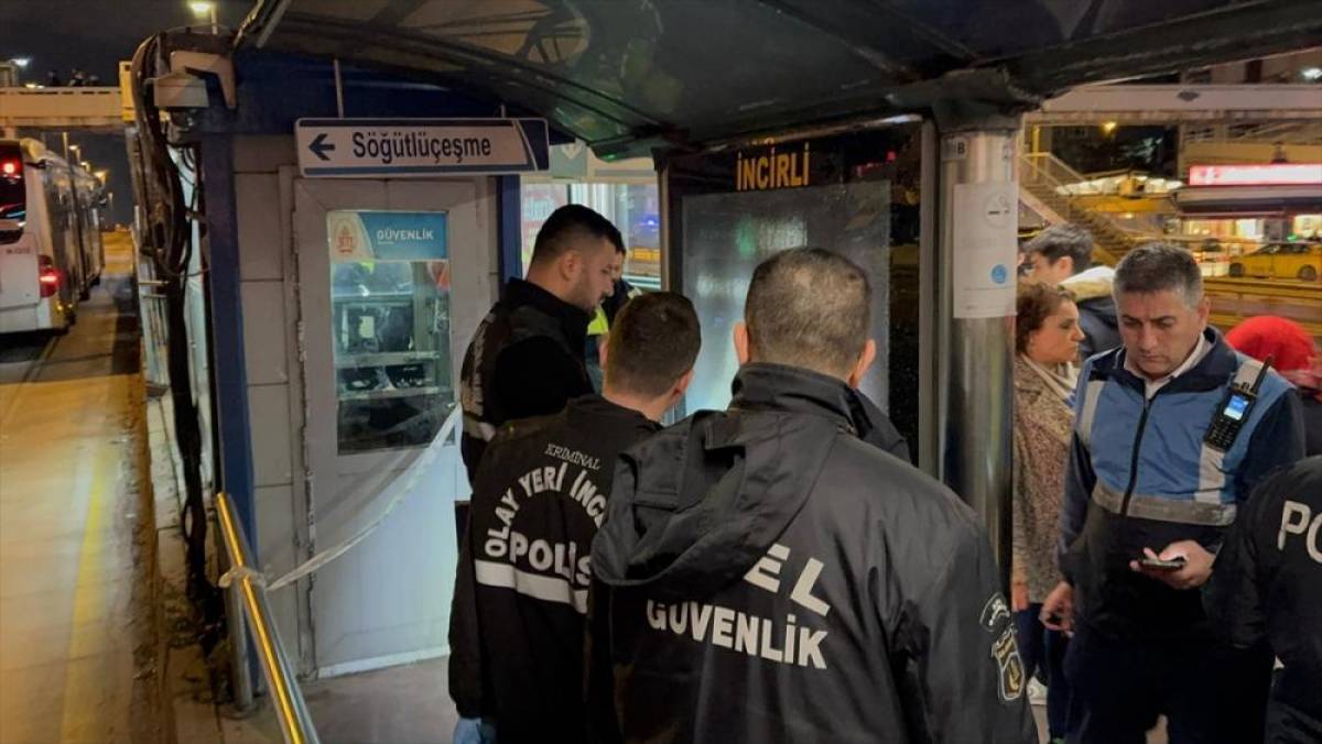 İstanbul'da metrobüste silahla havaya ateş eden şüpheli gözaltına alındı