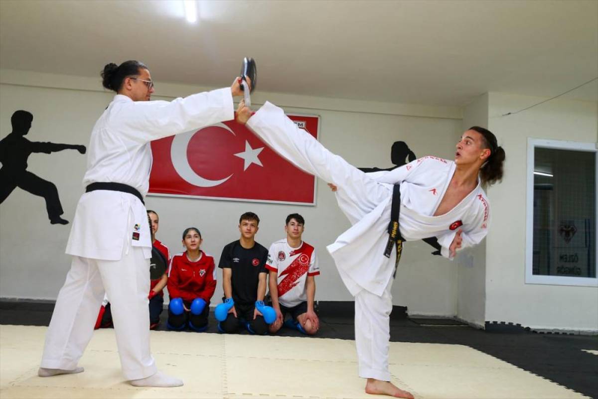 Karate i&ccedil;in 5 yıldır babası ve kardeşlerinden uzakta yaşıyor