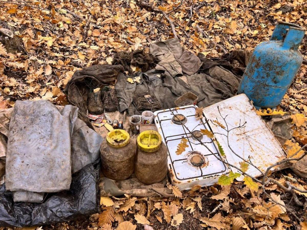 Bingöl'de terör örgütü PKK'ya ait sığınakta yaşam malzemesi ele geçirildi