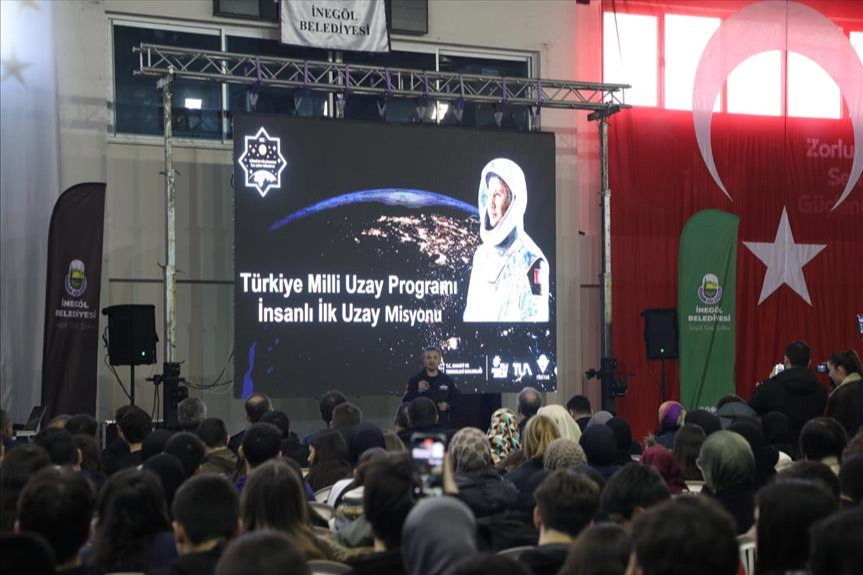 Astronot Alper Gezeravcı Bursa İneg&ouml;l&rsquo;de &ouml;ğrencilerle buluştu